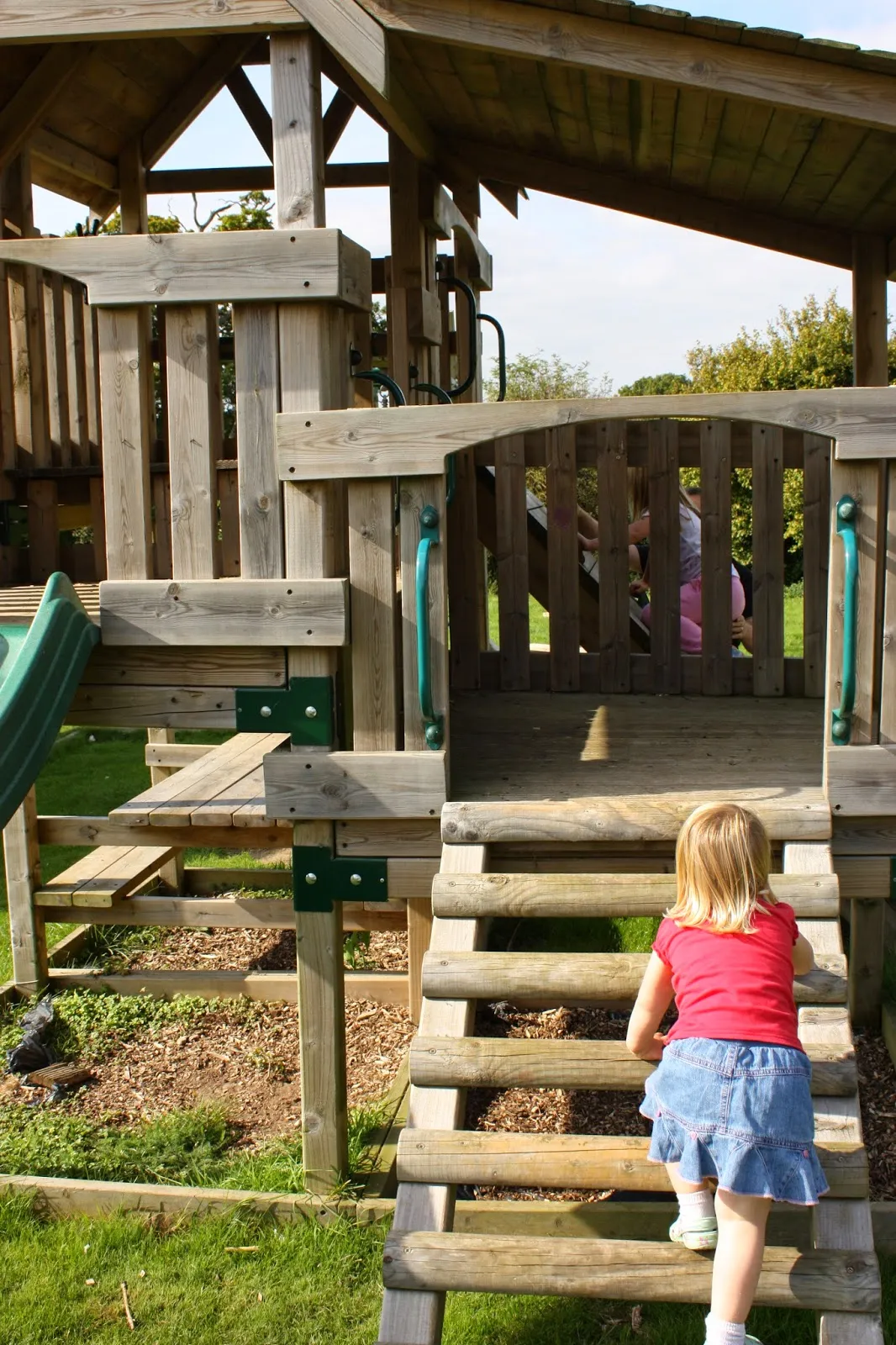 The Sun Inn Enclosed Children Play Park and Climbing Frame